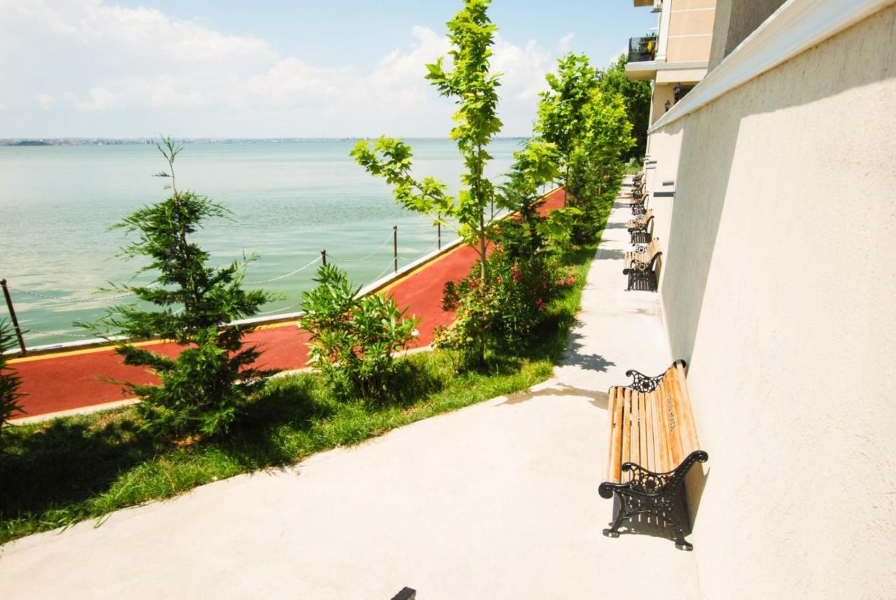 Solid Apartment Mamaia