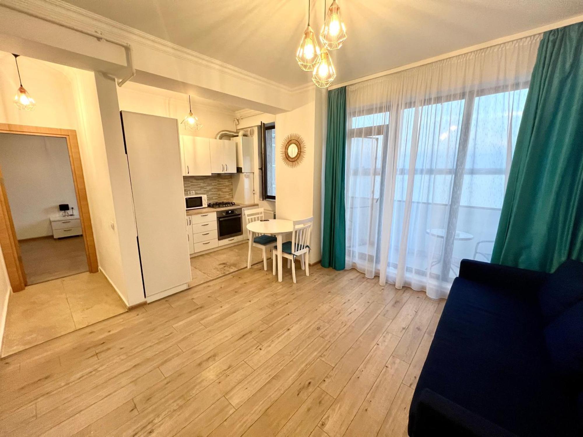 Solid Mamaia