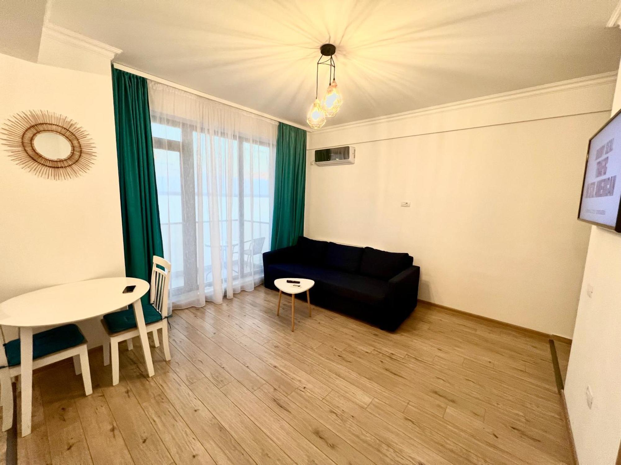 Solid Mamaia